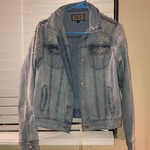 BKE light wash pearl denim jacket